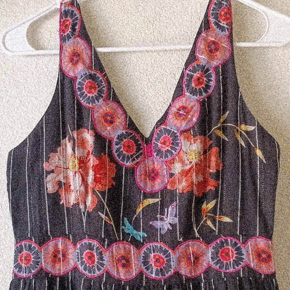 Chic Floral Black Midi Dress - Picture 2 of 5